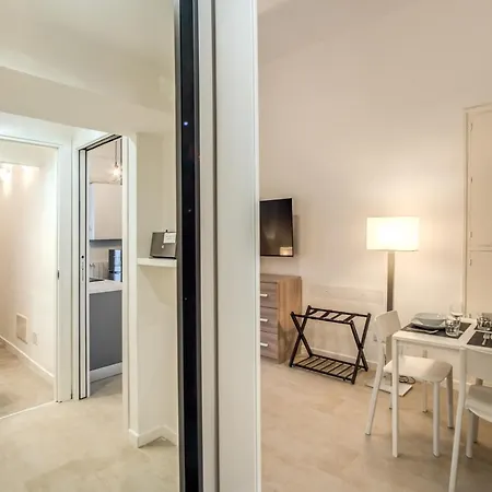 Newly Renovated By The Vatican Apartment Rom