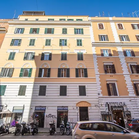 Newly Renovated By The Vatican アパート